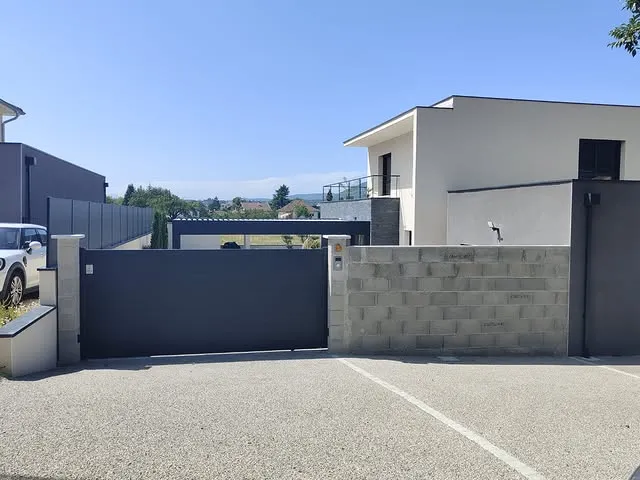 Portail aluminium — Moirans